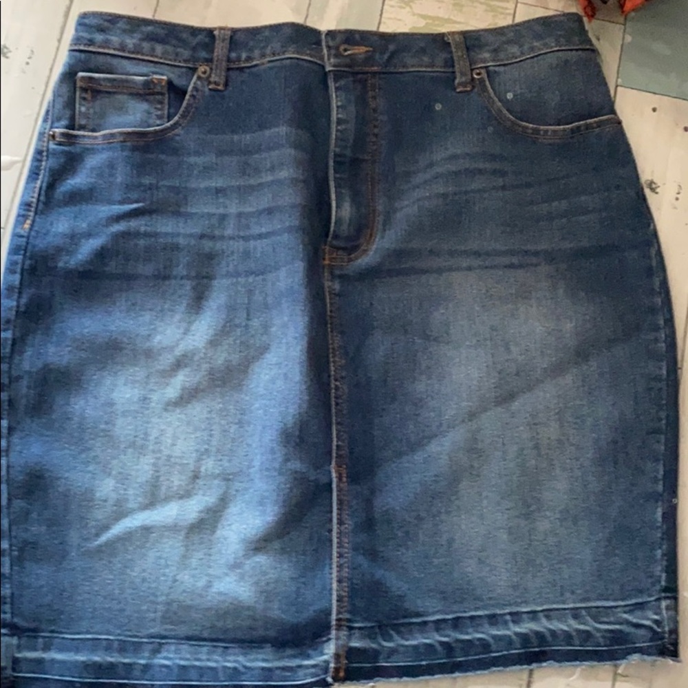 Blue jean pencil skirt nice rich blue. Zip front. In good used condition